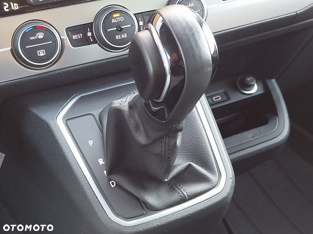 Volkswagen Multivan - 36