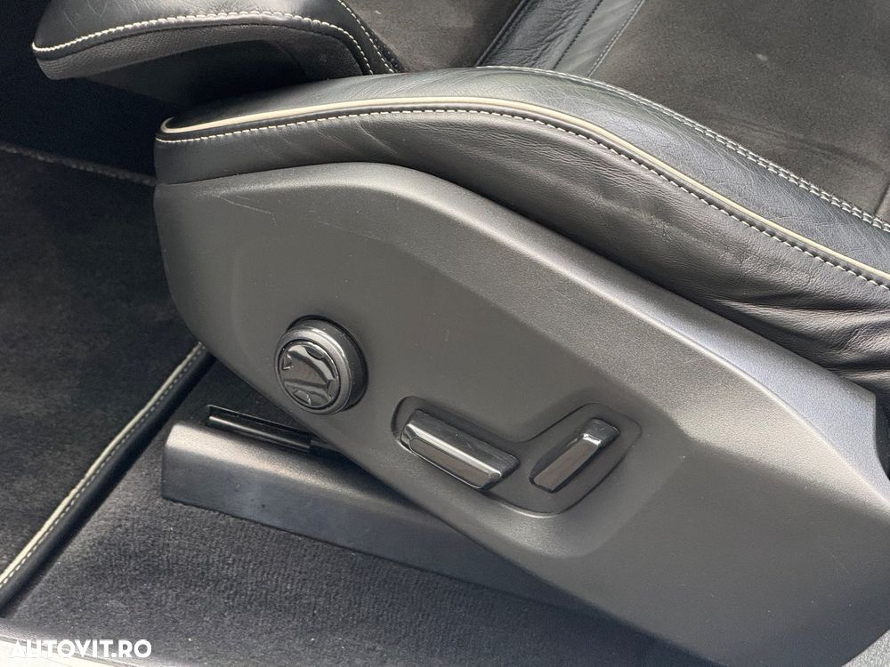 Volvo XC 60 D5 AWD R-Design - 28