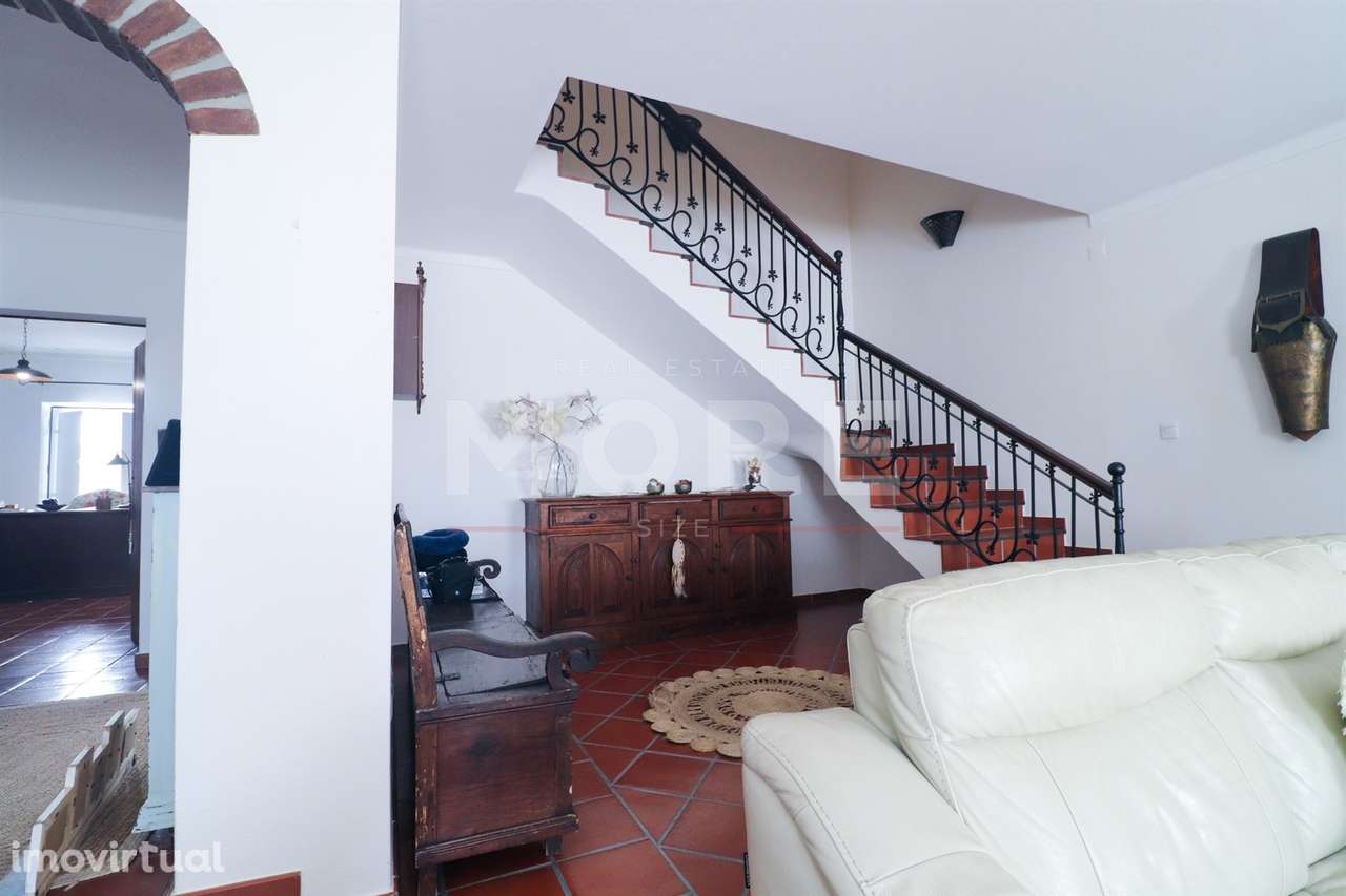 Moradia Unifamiliar T4 com Quintal e Garagem no Centro das Alcáçovas - Grande imagem: 4/29