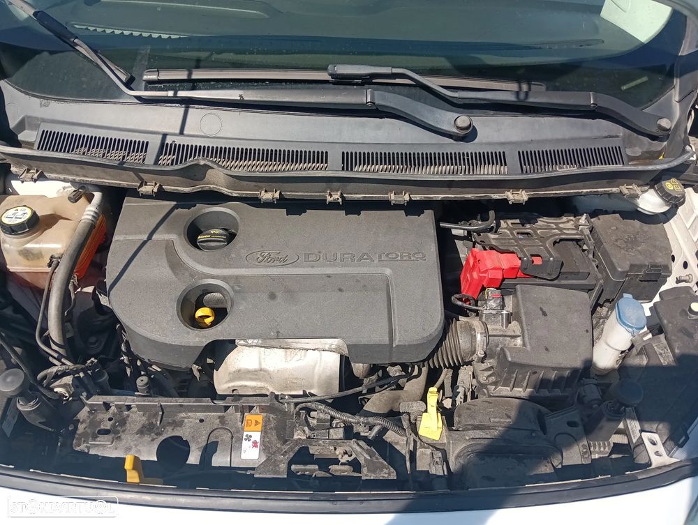 Ford Transit Courier - 10
