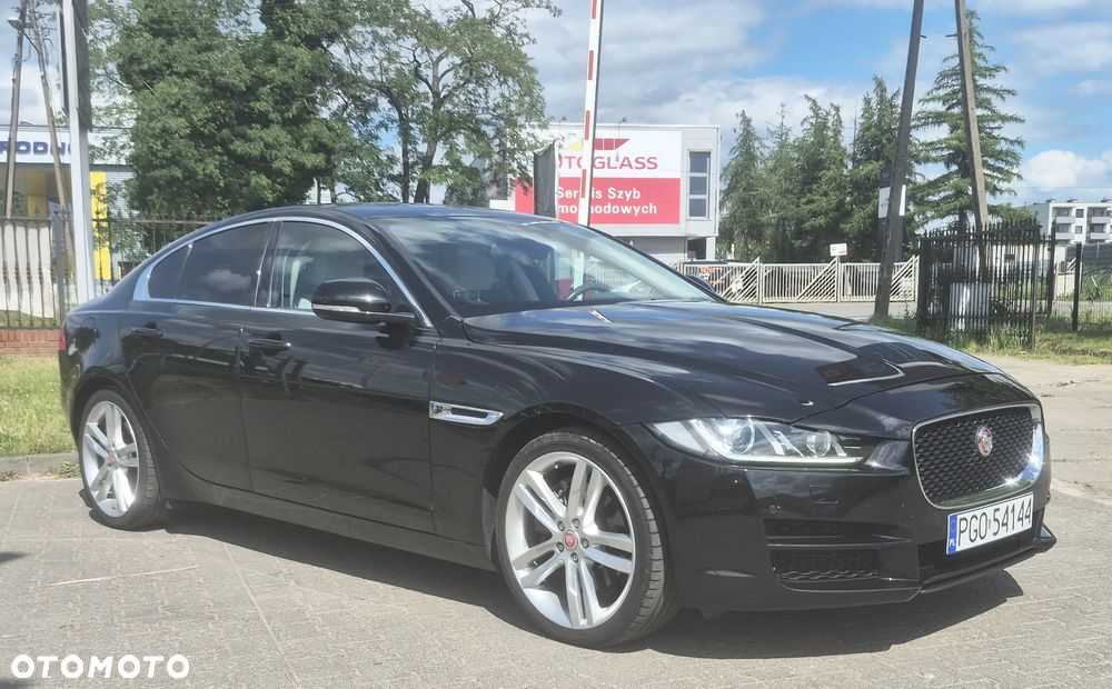 Jaguar XE 2.0 T Pure - 3