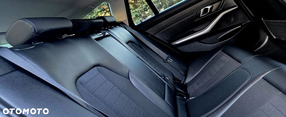 BMW Seria 3 320d M Sport Shadow - 12