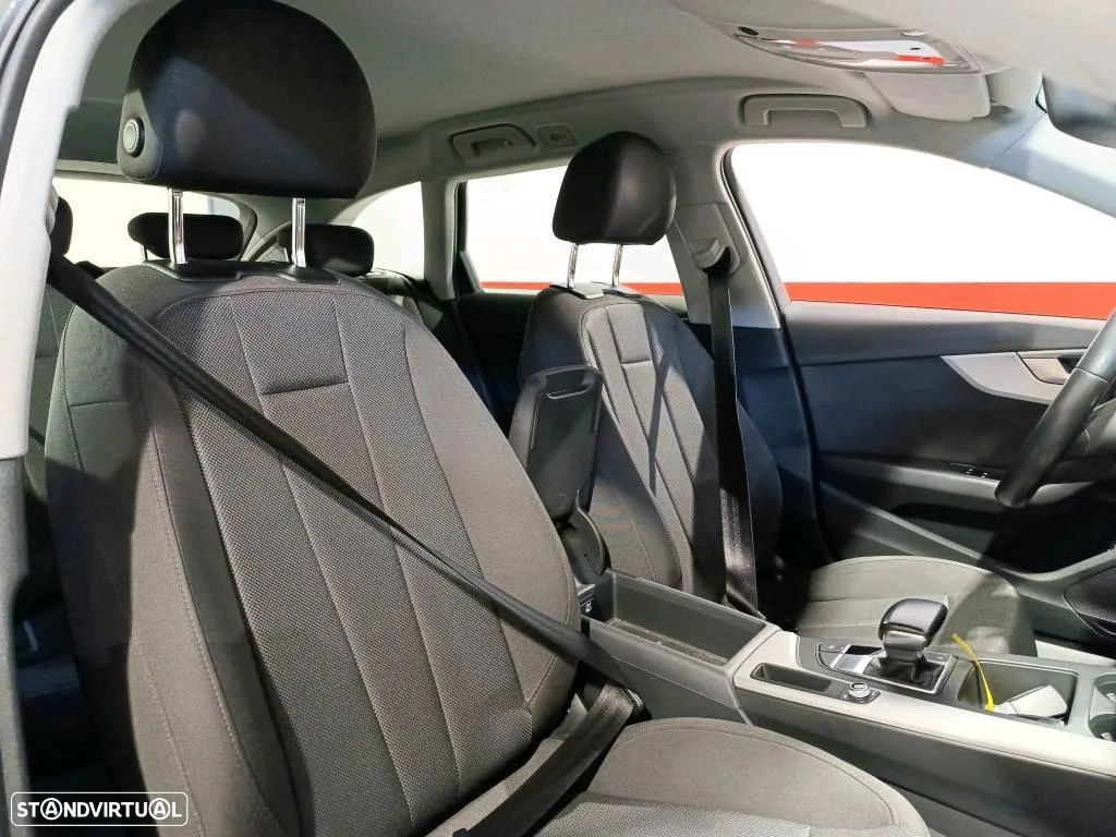 Audi A4 Avant 30 TDI S tronic - 4