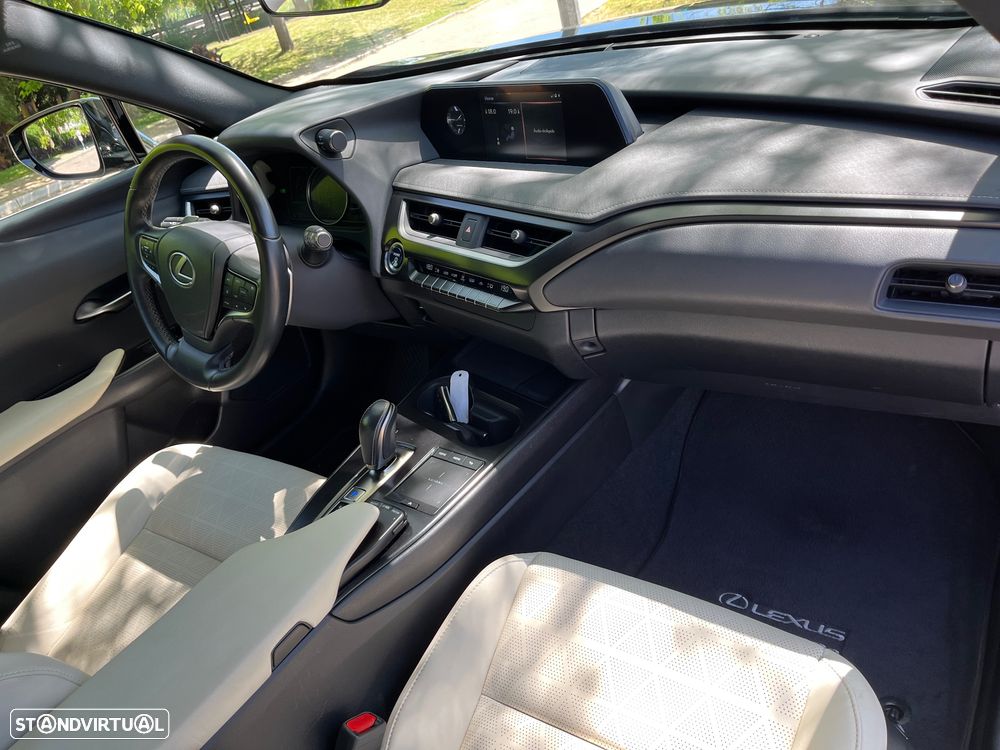 Lexus UX 300e Executive Line - 36