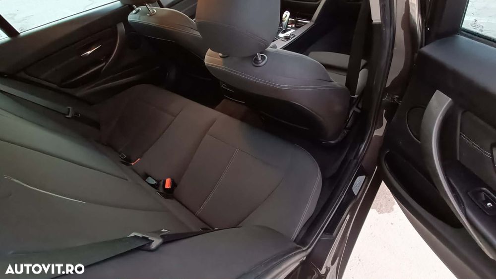 BMW Seria 3 320d Aut. - 6
