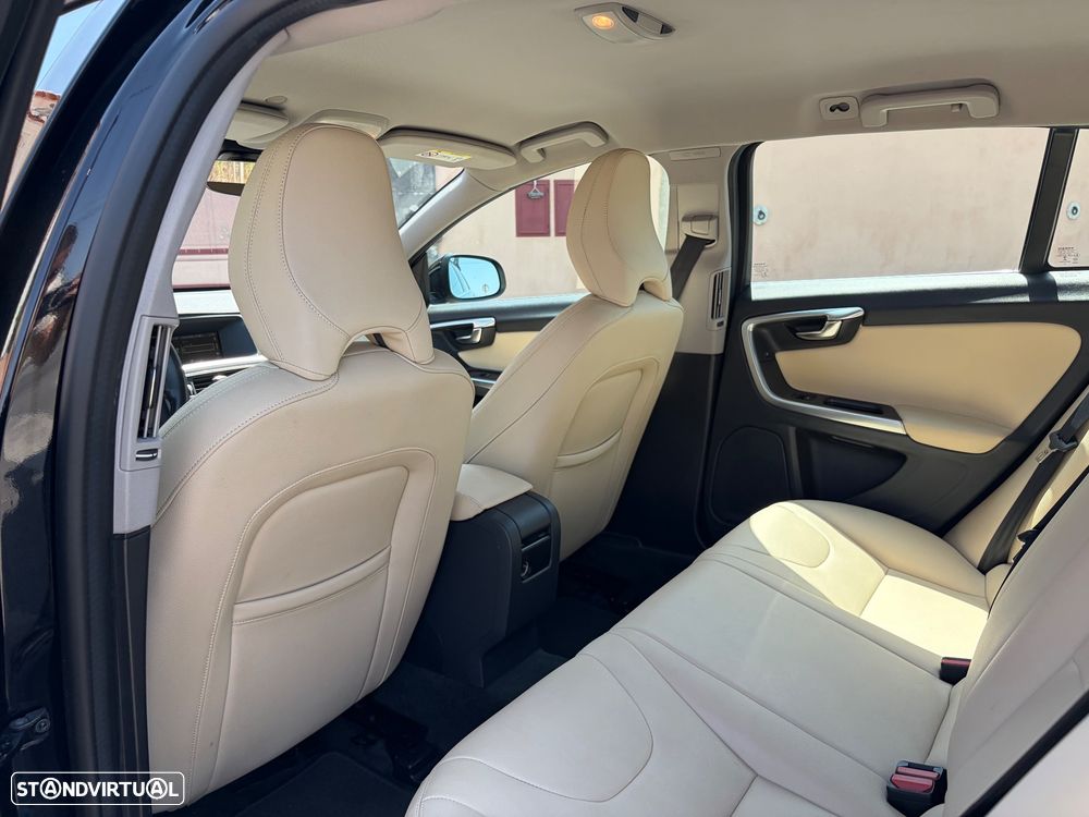 Volvo V60 2.0 D2 Momentum - 12