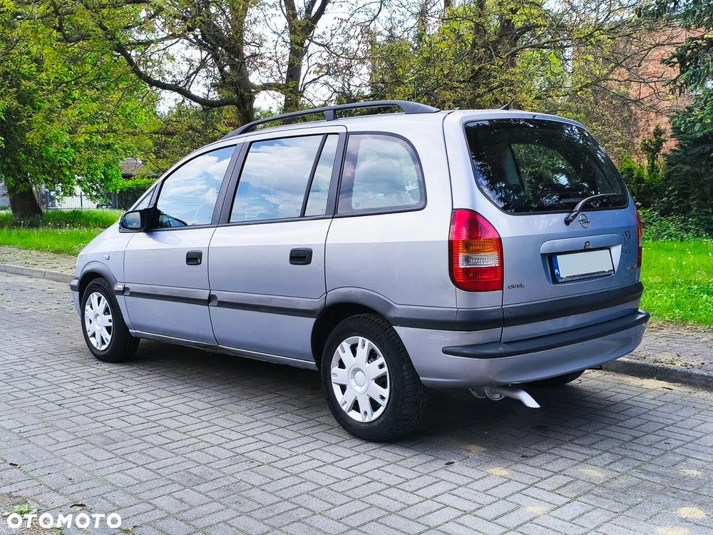 Opel Zafira 1.6 16V Comfort - 26