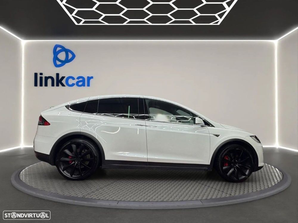 Tesla Model X - 9