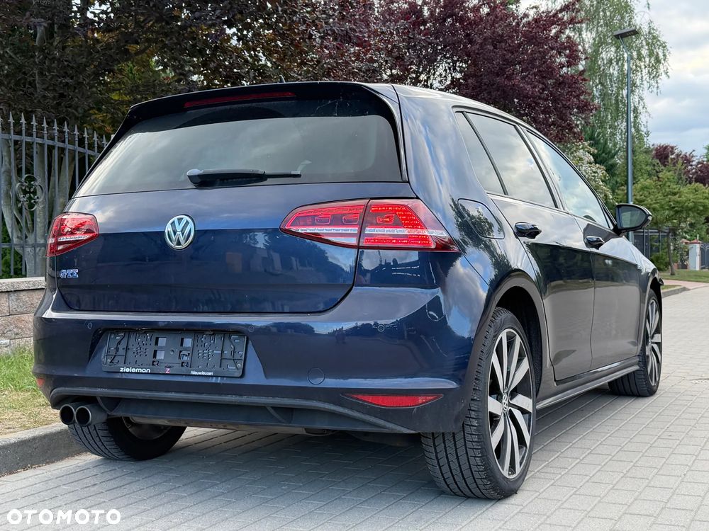 Volkswagen Golf - 8