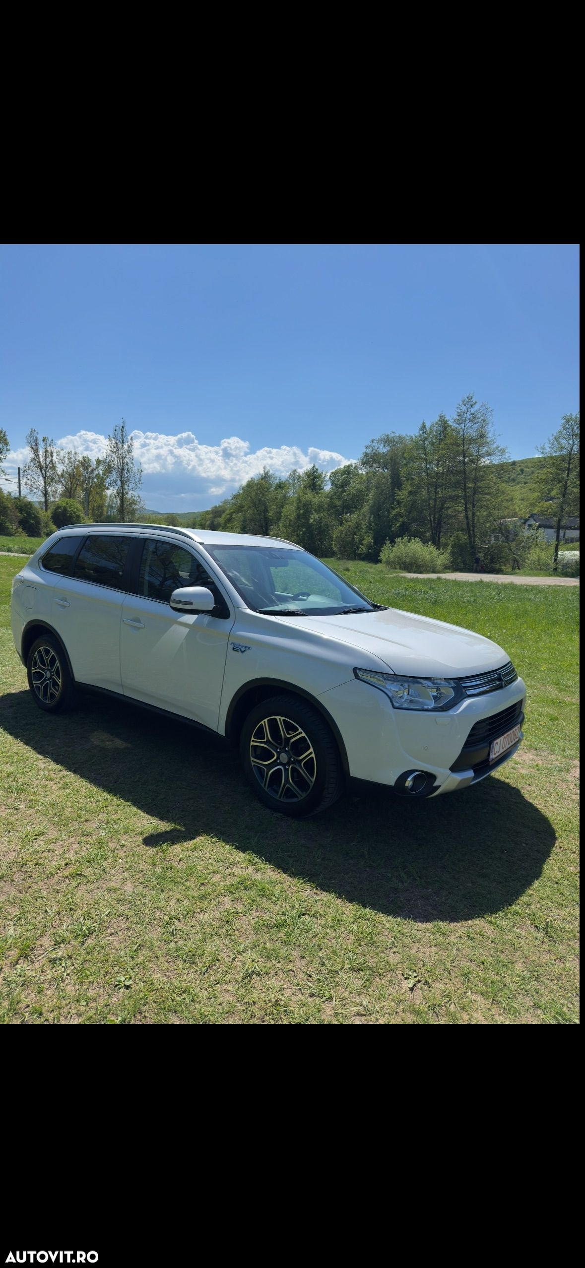 Mitsubishi Outlander 2.0 4WD Plug-In Hybrid - 1