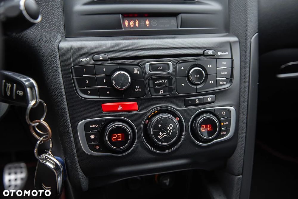 Citroën DS4 e-HDi 110 SoChic - 19