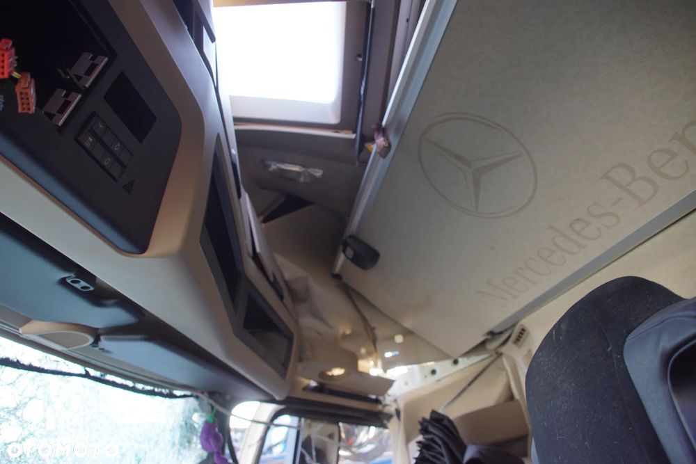 Pojazd na części - Mercedes Actros MP4 1845 12.8 449 KM OM471LA G211-12 9147 2018R Silnik Skrzynia Drzwi Grill Siodło Zbiornik Lampa Lusterko Deska Kokpit Sterownik Moduł Czujnik Licznik Panel Kierownica - 14