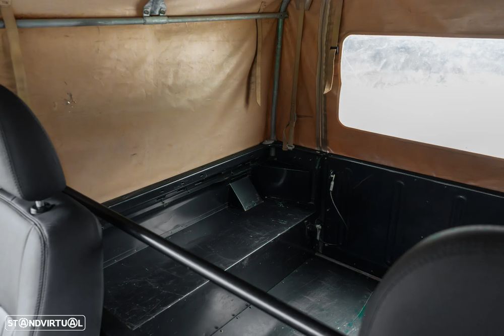 Land Rover Defender - 22