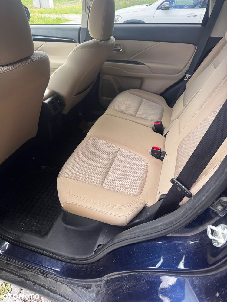 Mitsubishi Outlander 2.0 Intense 4WD CVT - 14