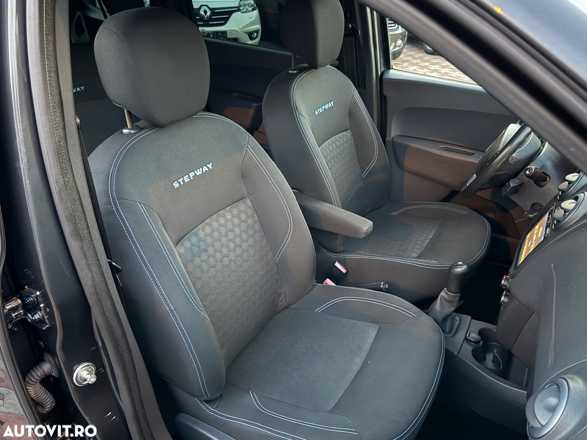 Dacia Lodgy 1.5 dCi Stepway - 15