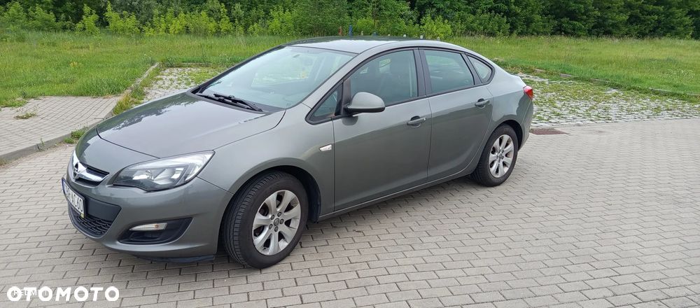 Opel Astra 1.6 EU6 - 1