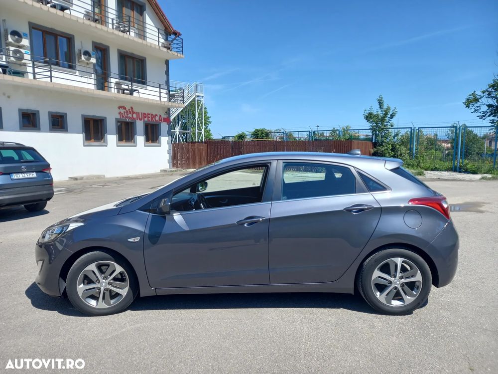 Hyundai i30 blue 1.6 CRDi Style - 15