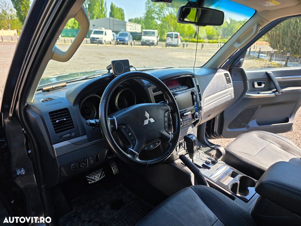 Mitsubishi Pajero - 11