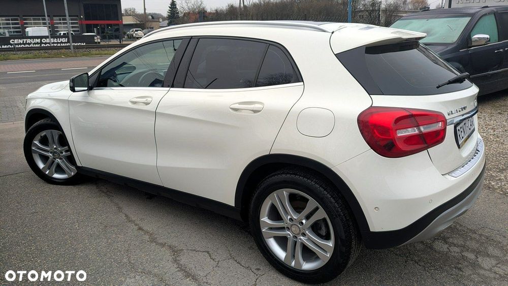 Mercedes-Benz GLA - 8