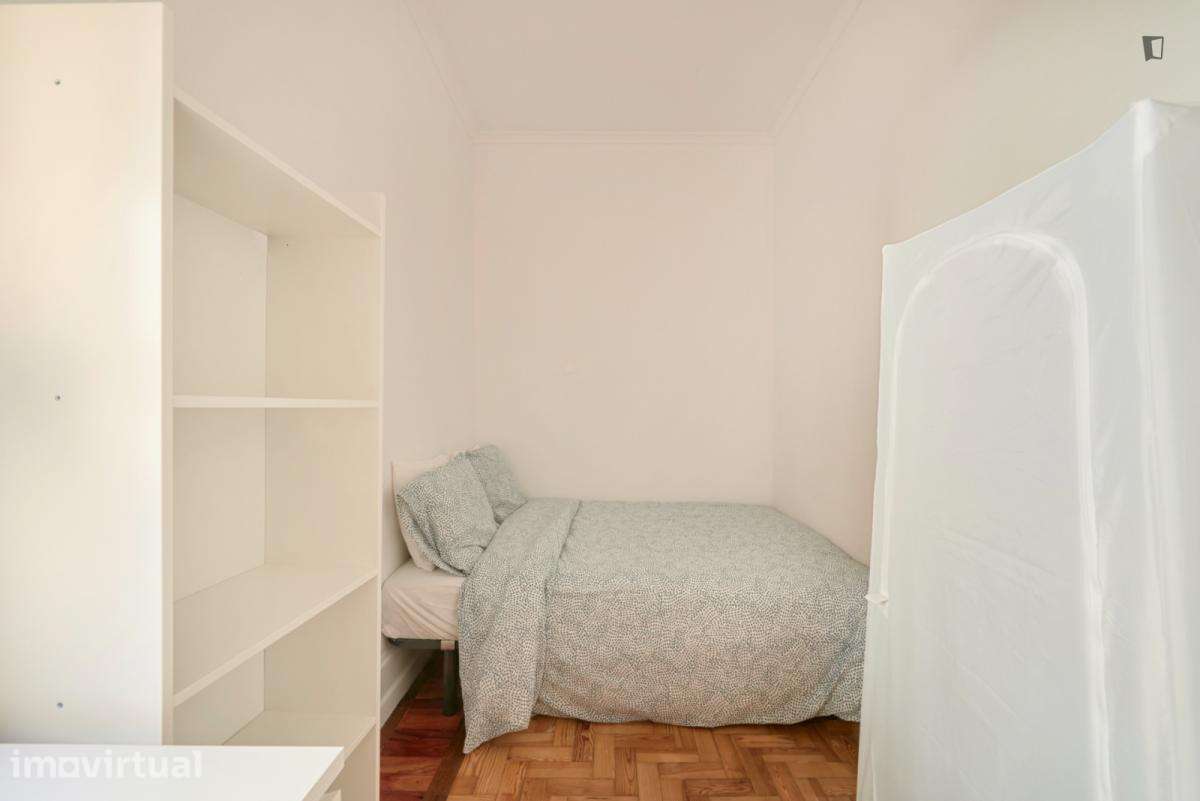 Quarto - localizado em Marquês de Pombal Lisbon - Grande imagem: 4/13