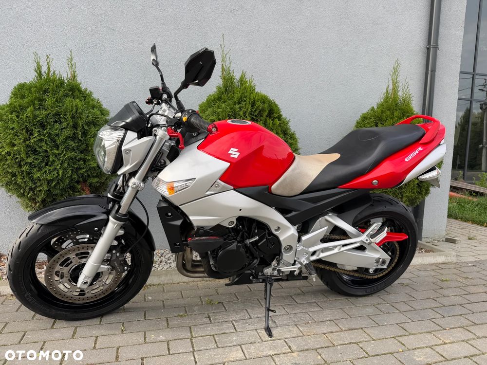 Suzuki GSR - 7