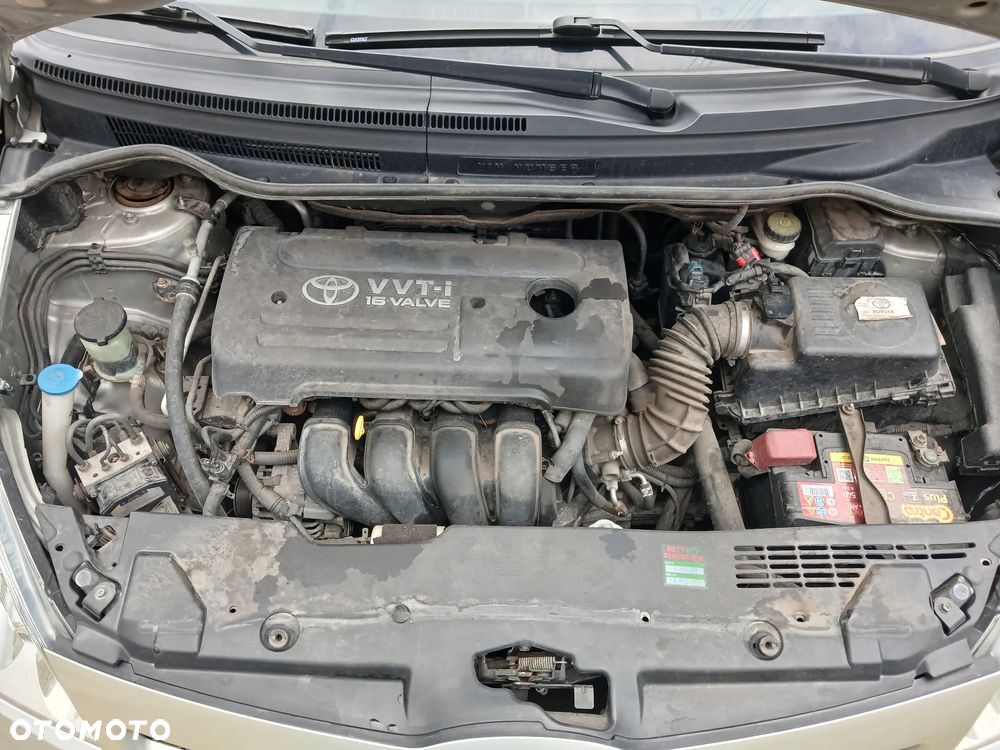 Toyota Corolla Verso 1.8 Sol - 10