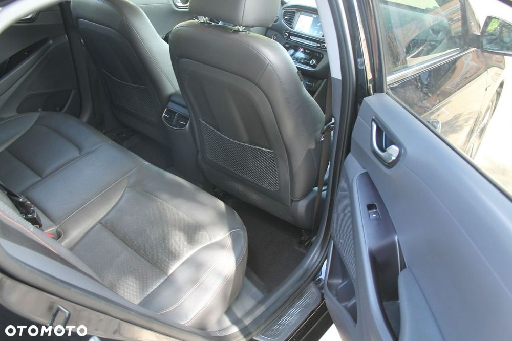 Hyundai IONIQ - 12