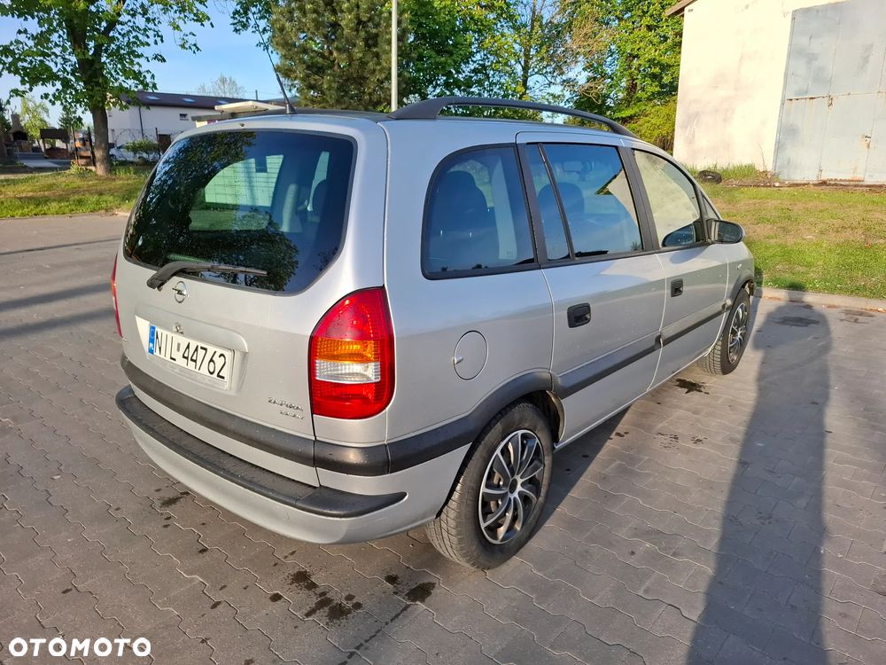Opel Zafira 2.2 - 4