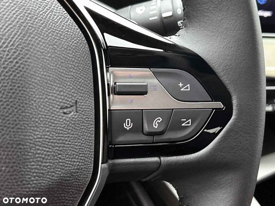 Peugeot 308 1.2 mHEV Allure S&S e-DCS6 - 8