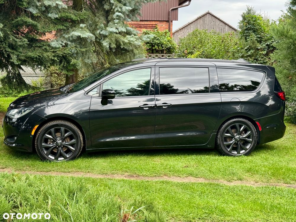 Chrysler Pacifica - 3