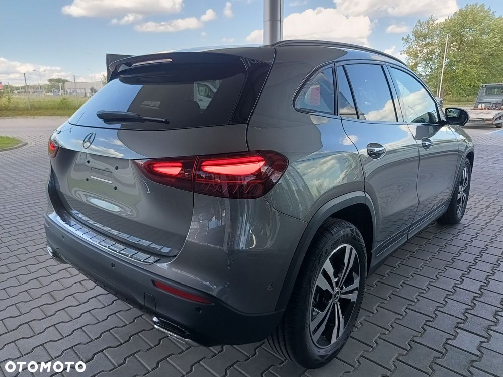 Mercedes-Benz GLA - 8