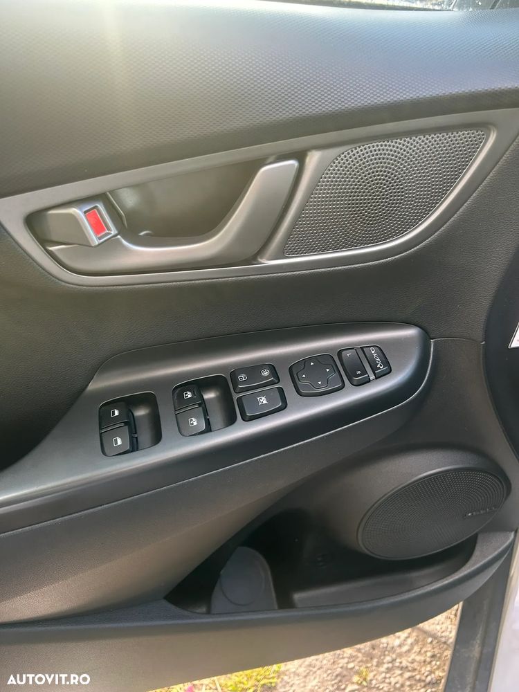 Hyundai KONA Premium - 12