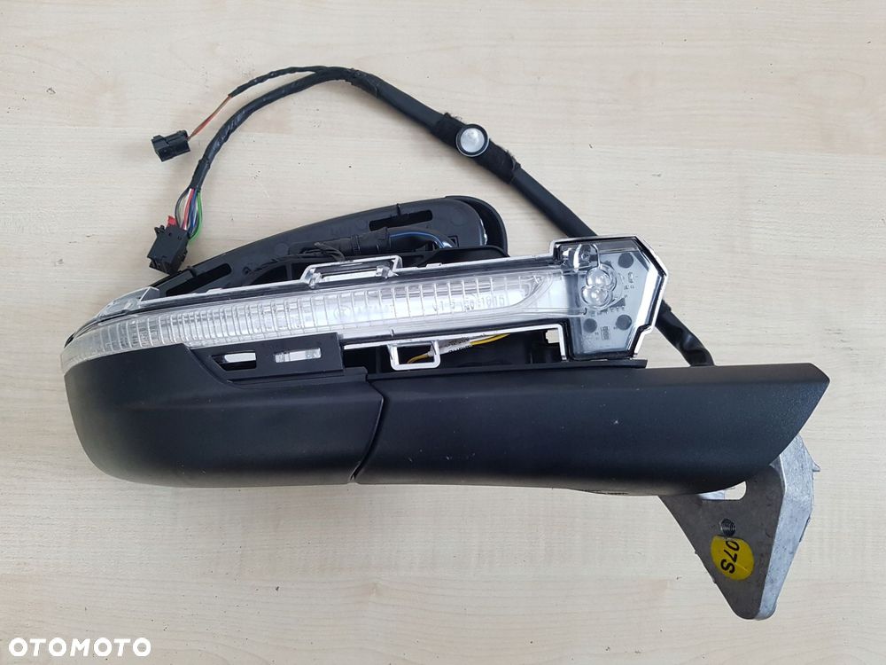 skoda enyaq lusterko prawe 15+2 pin 89b857502g - 2