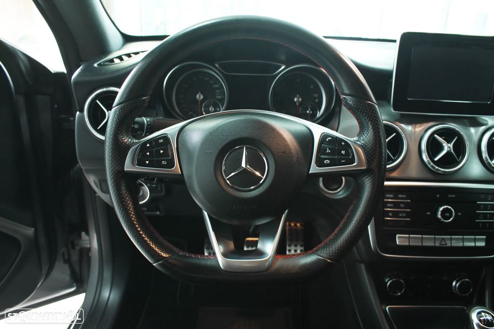 Mercedes-Benz CLA 180 d AMG Line - 12