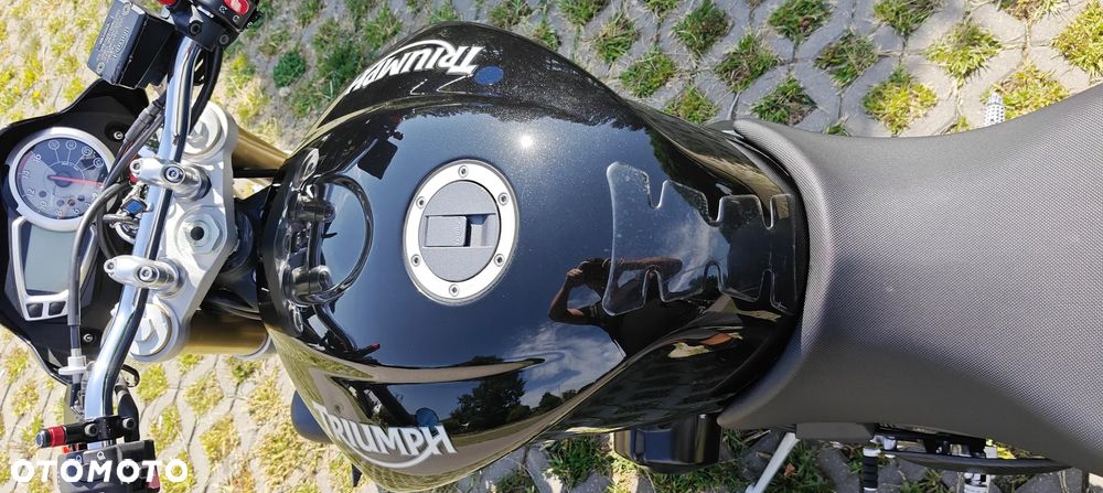 Triumph Street Triple - 11