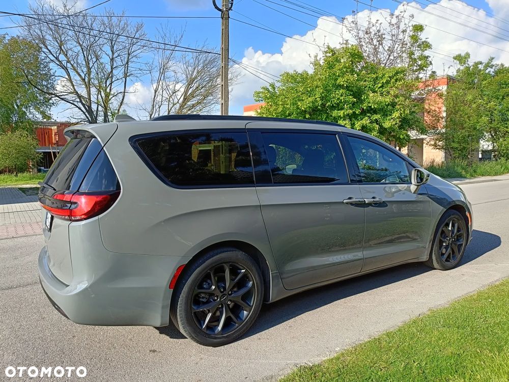 Chrysler Pacifica - 3