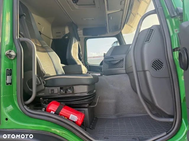 Volvo FM 330 6x2 Hakowiec HDS HMF 1720 Super Stan - 22