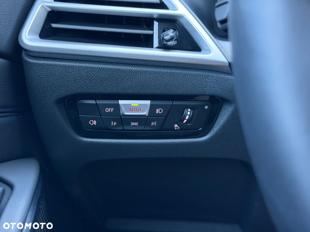 BMW Seria 3 330i xDrive M Sport sport - 31