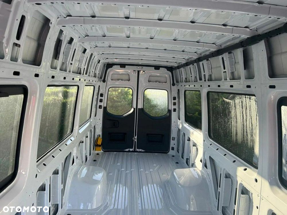 Mercedes-Benz Sprinter - 16