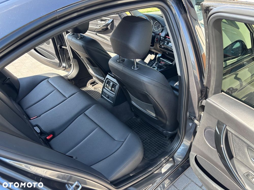 BMW Seria 3 318d Sport Line - 11