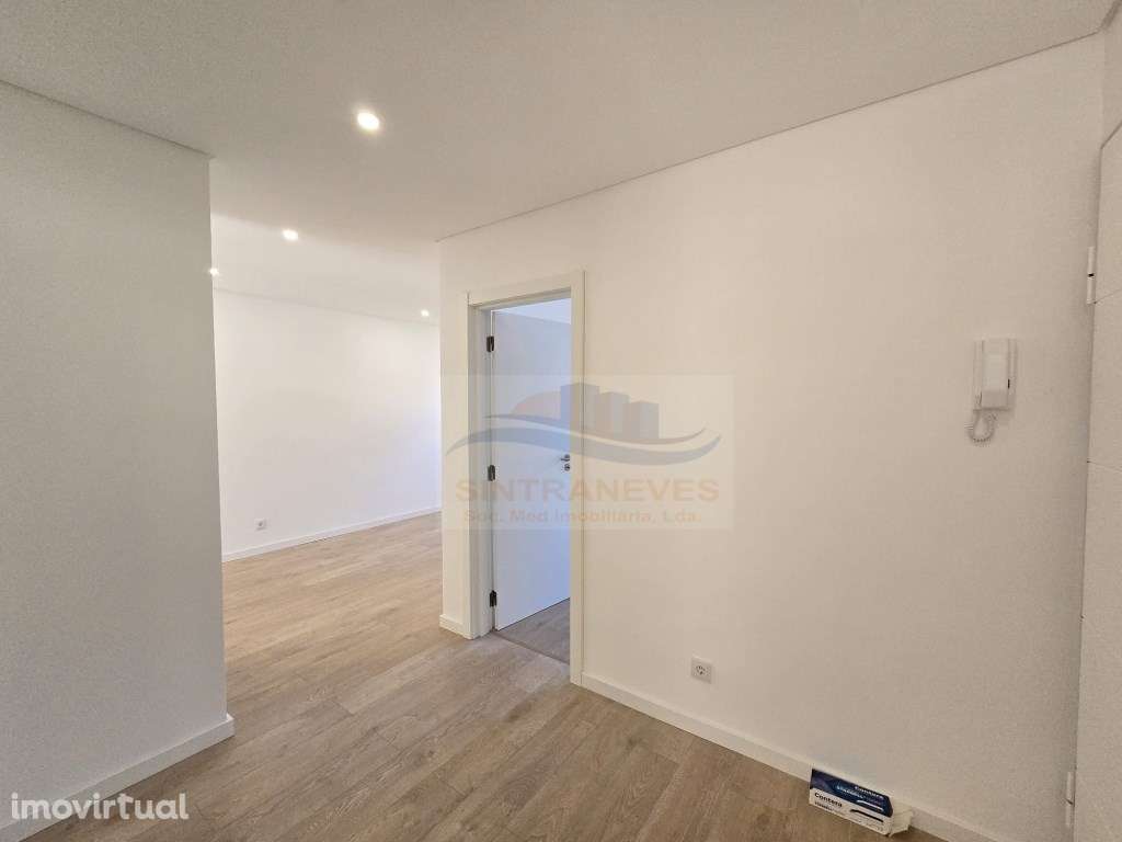 Fantástico T1+2 totalmente remodelado 1. andar com um quintal/terra... - Grande imagem: 4/19