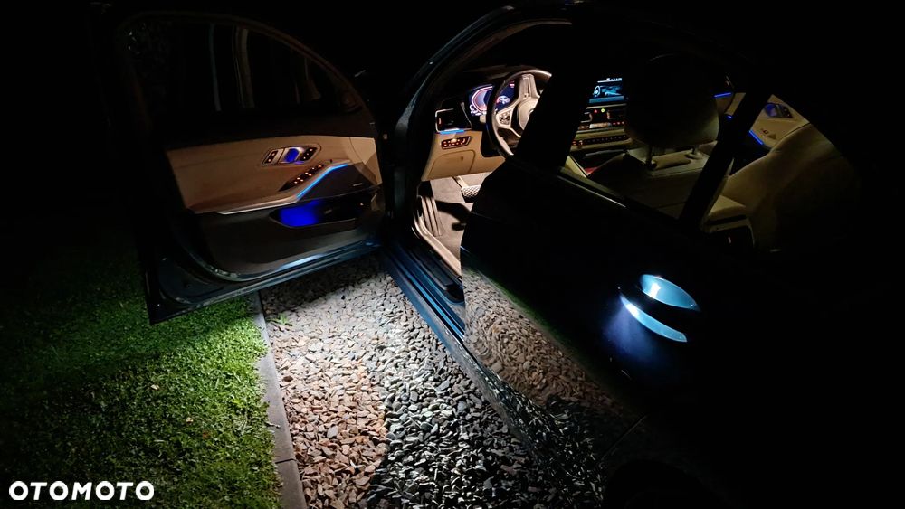 BMW Seria 3 330i M Sport - 36