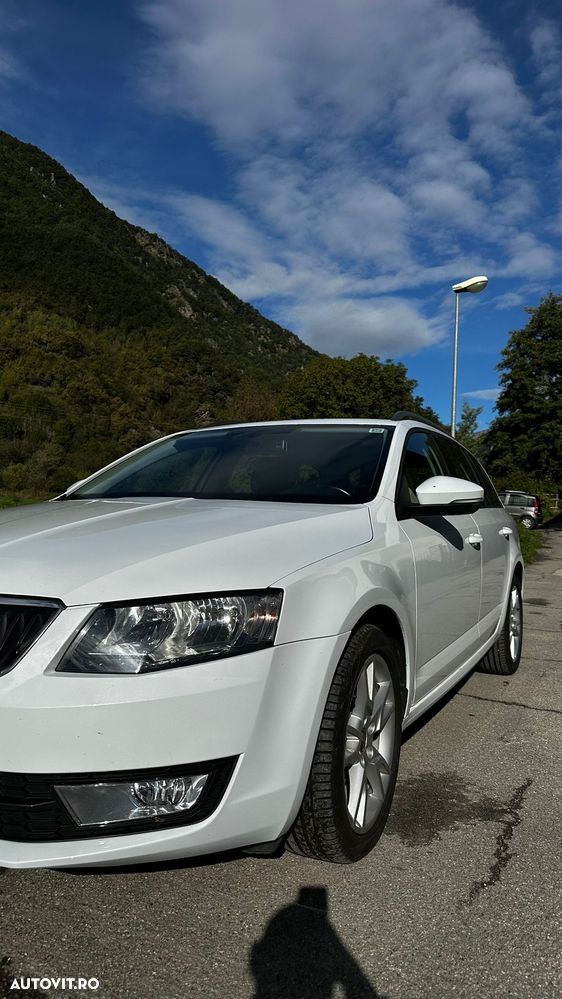 Skoda Octavia 1.6 TDI DSG Ambition - 9