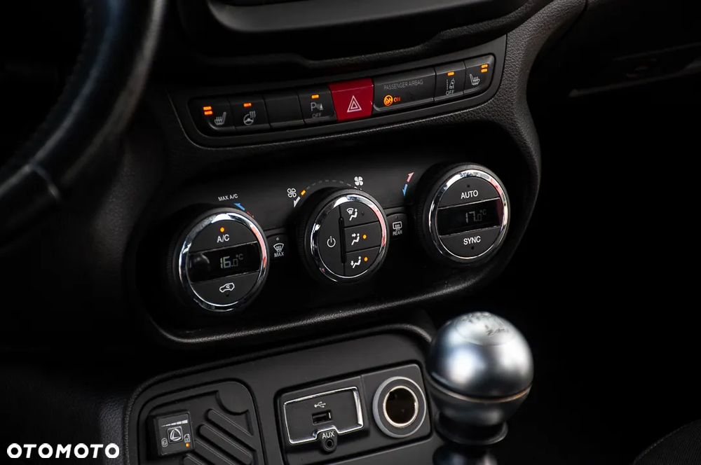 Jeep Renegade 1.4 MultiAir Limited - 36