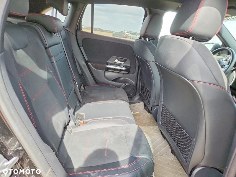 Mercedes-Benz GLA 250 4-Matic AMG Line - 22