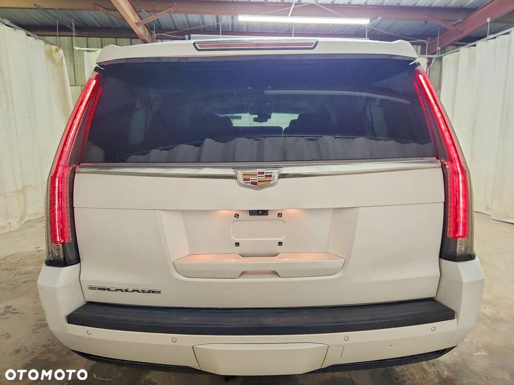 Cadillac Escalade - 5