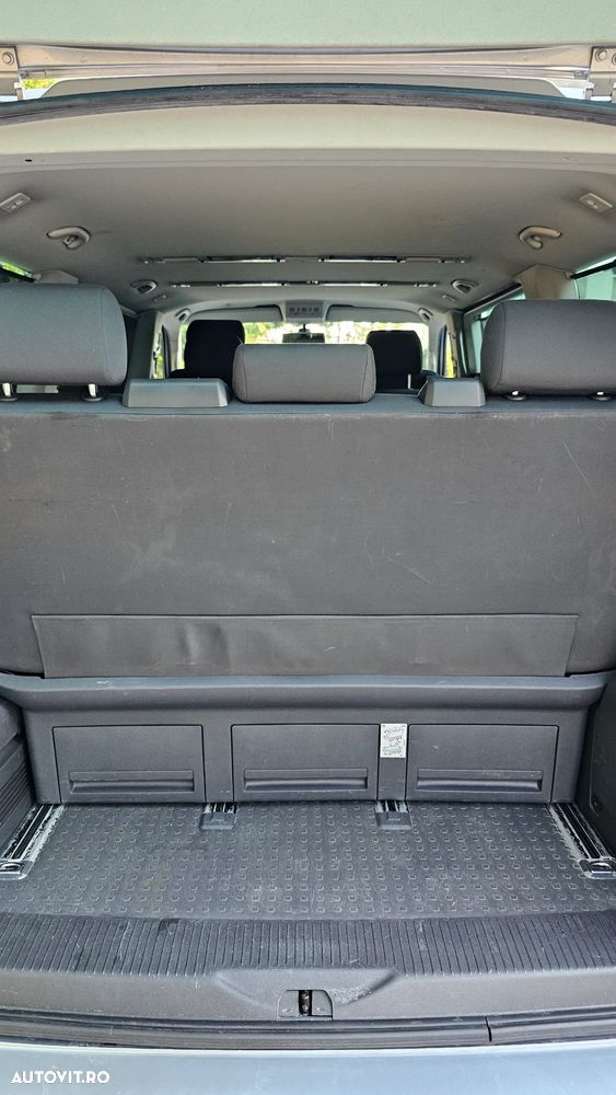 Volkswagen Multivan - 18