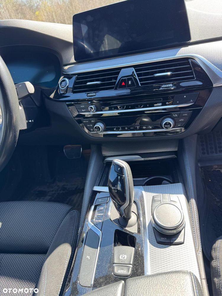 BMW Seria 5 520d xDrive - 11