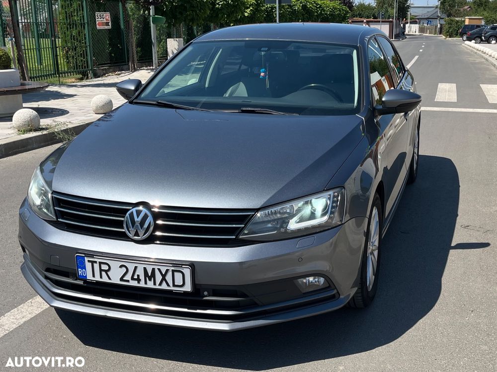 Volkswagen Jetta 2.0 TDI Highline - 3
