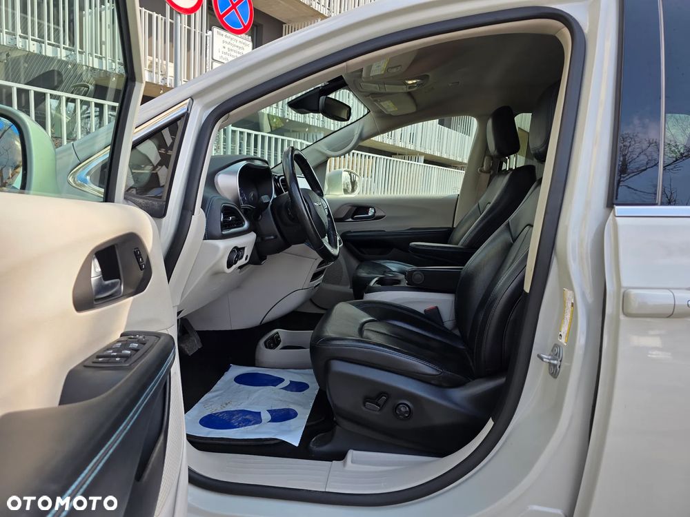 Chrysler Pacifica - 4